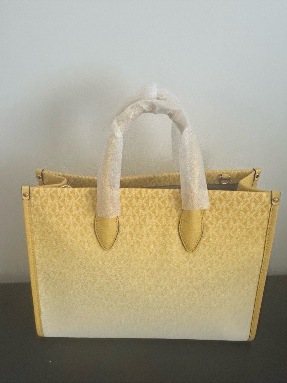 Michael Kors Mirella Medium East West Tote Daisy Yellow MK Signature Crossbody - Picture 11 of 12